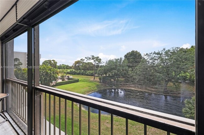 Building Photo - 6620 Boca Del Mar Dr