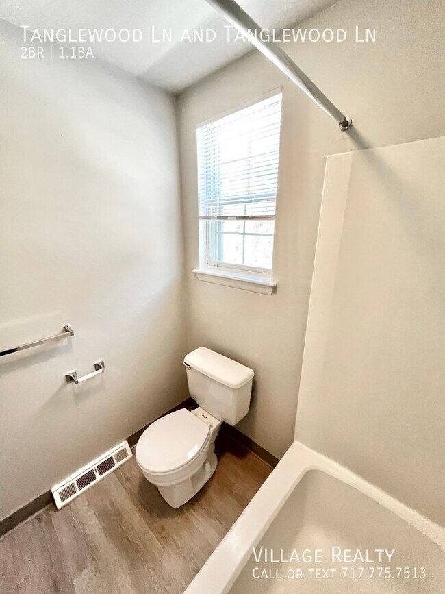 Building Photo - 442 Tanglewood Ln