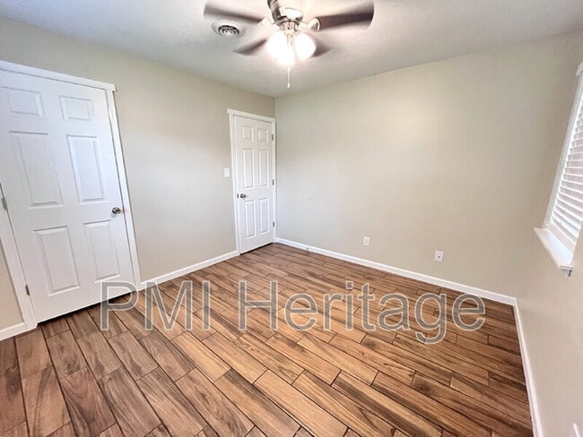 Building Photo - 2100 Cottonwood Pl