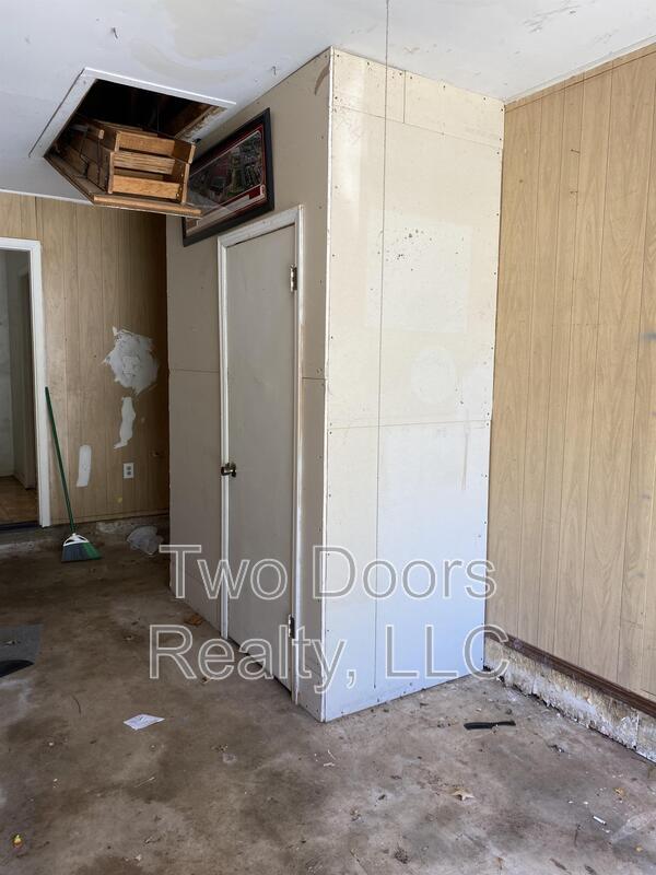 Building Photo - 429 E Hillcrest Ln