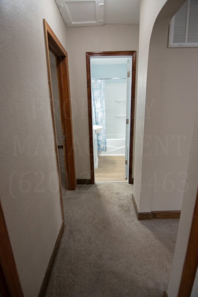 Building Photo - 3 bedroom, rental in west Coffeyville.