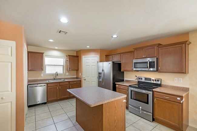 Building Photo - Beautiful Home W/Solar Panels