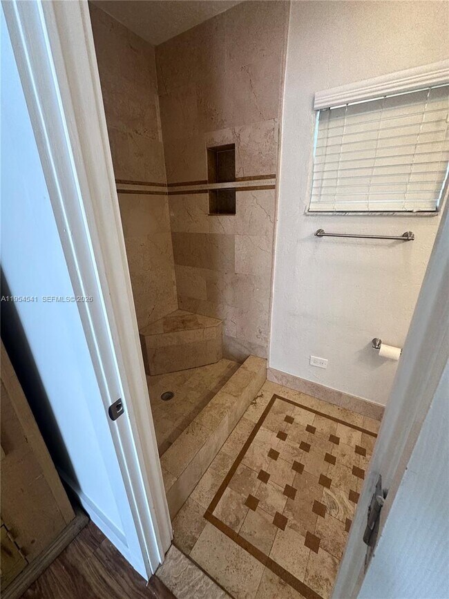 Building Photo - 555 NE 71st St