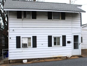 Building Photo - 28A W. Maple St.
