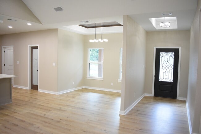 Building Photo - 2713 Sullivan Dr