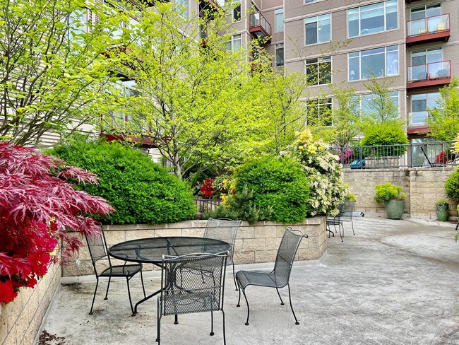 Building Photo - Stunning, Luxe Condo in Ballard! Two Beds ...