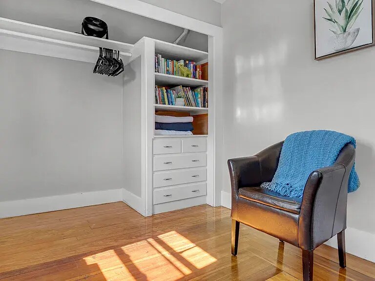 Building Photo - 10 W Elm St