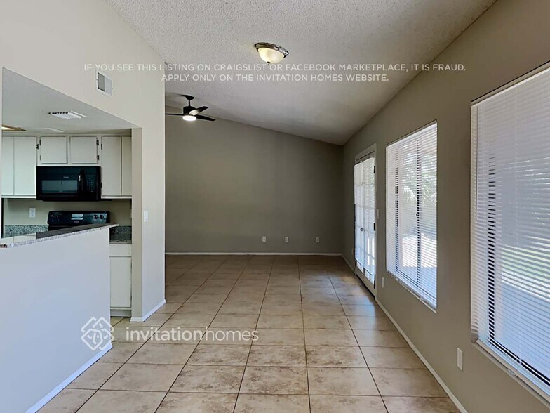 Building Photo - 7543 W Cheryl Dr