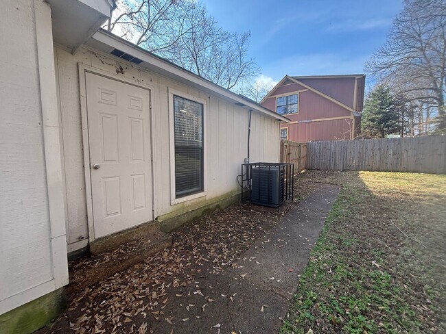 Building Photo - 5756 Crievewood Dr