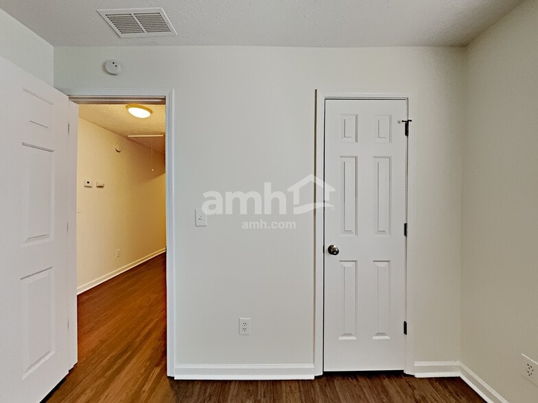 Building Photo - 755 Allen's Landing Dr SE