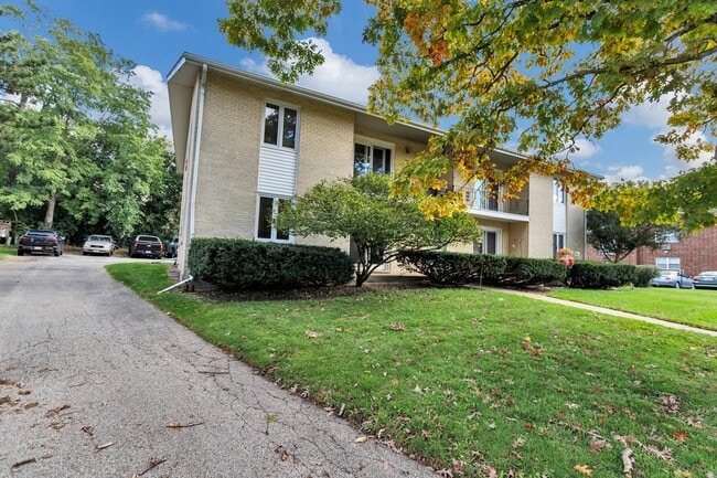 Building Photo - 31 Green Oaks Dr