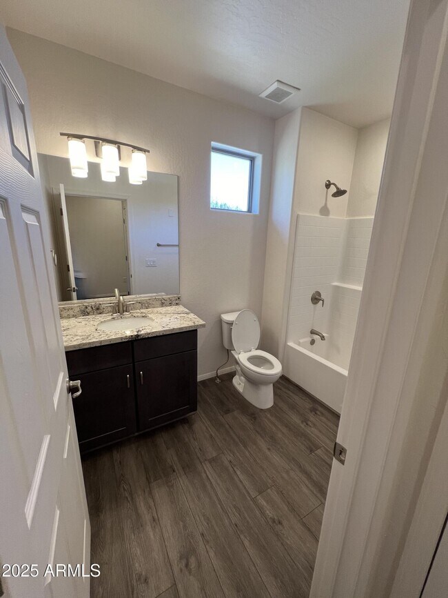 Building Photo - 1650 E Ponderosa Pkwy