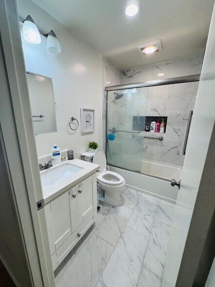 Building Photo - 7185 Via Colina