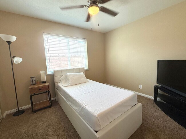 Building Photo - Fully Furnished 4 Bedroom Home! NO HOA! Park up to 6 vehicles! Pool and Spa! Close to Spring Moun...