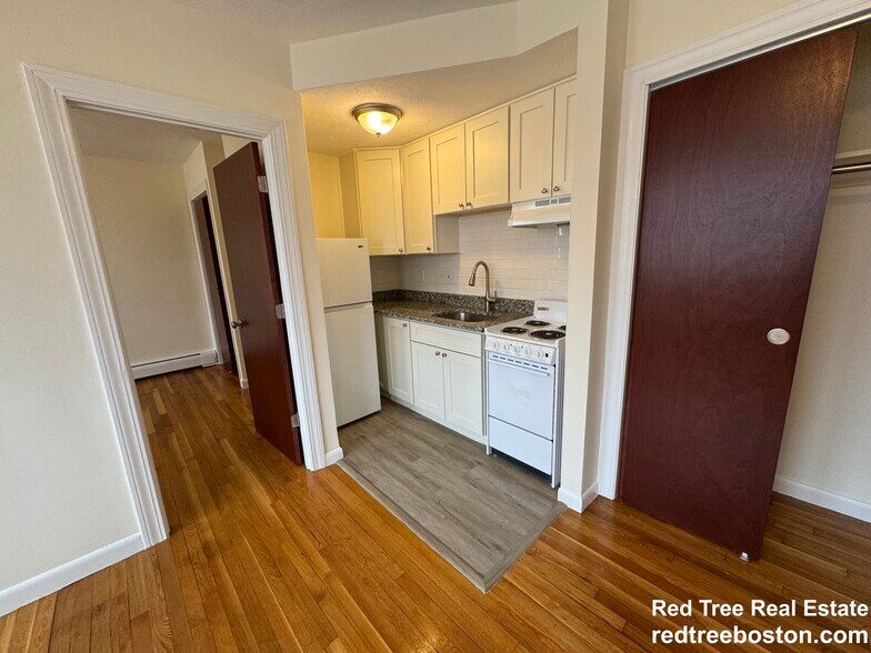 Building Photo - 168 N Beacon St