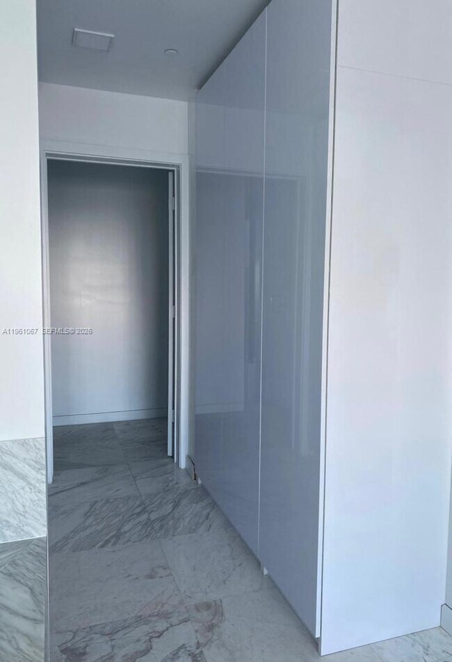 Building Photo - 480 NE 31st St