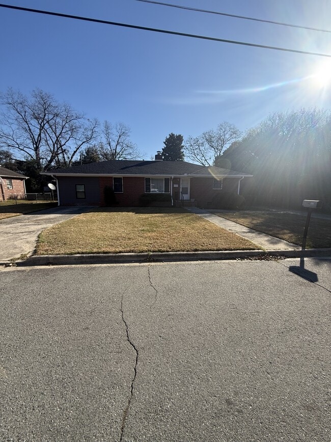 Building Photo - 405 Lamar St