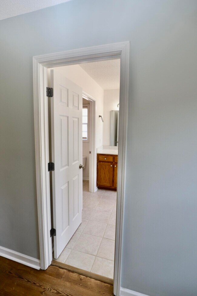 Building Photo - 3065 Temple Rd