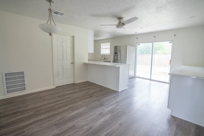 Building Photo - 3914 Ripplebrook Dr