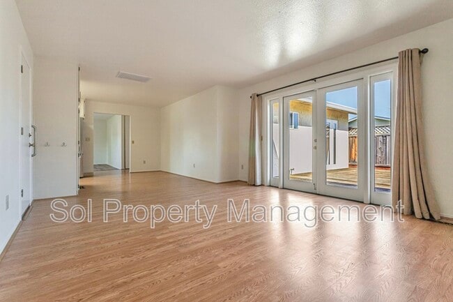 Building Photo - 934 Corcoran Ave
