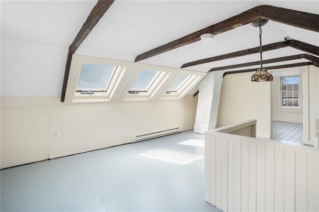 Building Photo - 14 Elm St