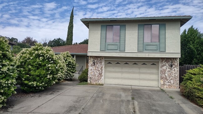 Building Photo - 923 Linden Ave