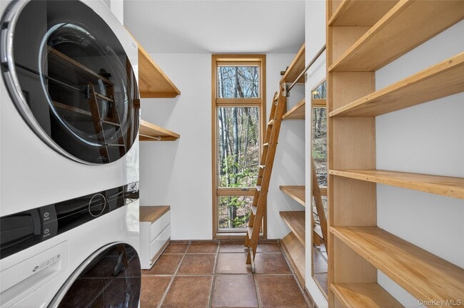 Building Photo - 428 Harbor Rd