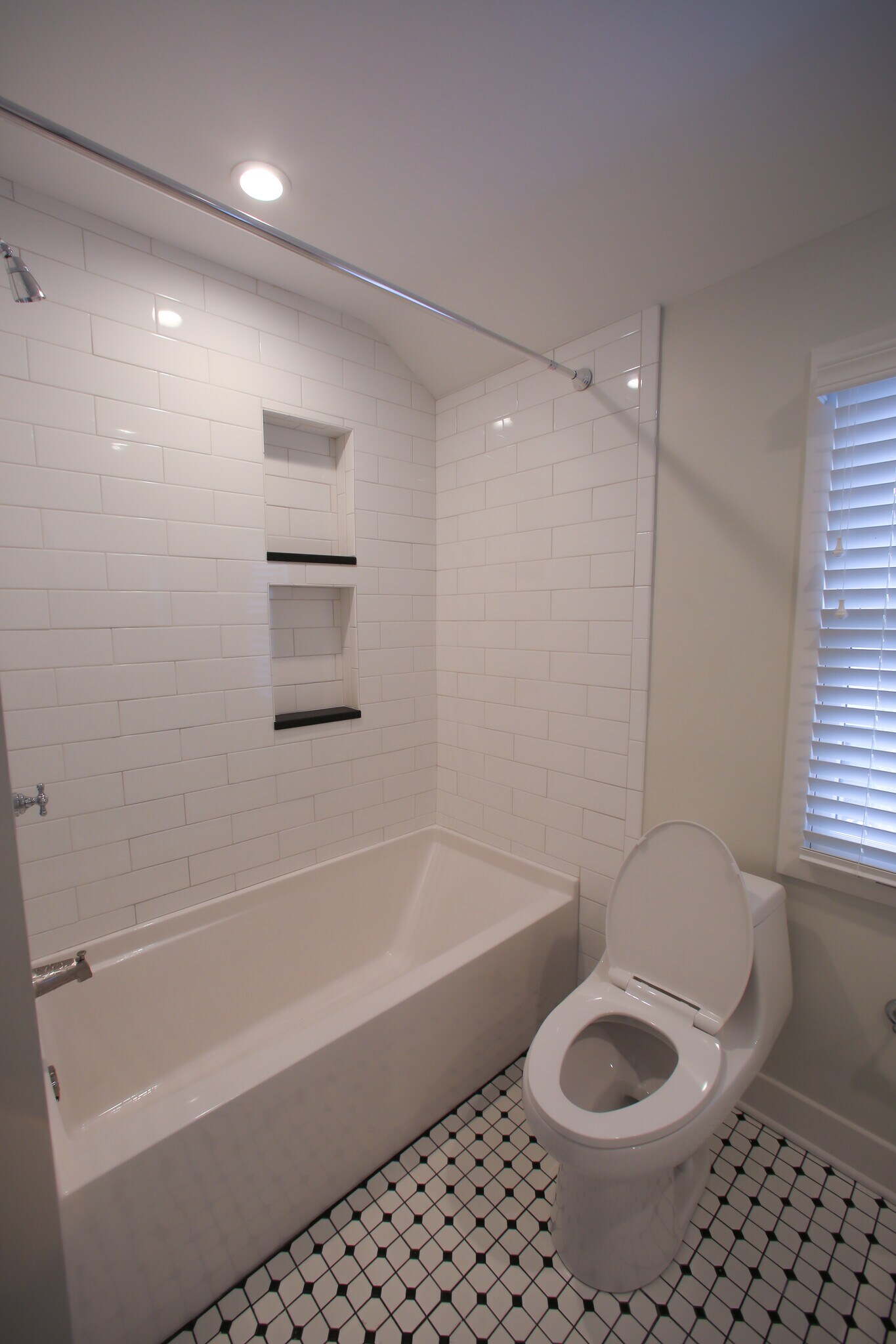 Building Photo - 249 E Blenkner St