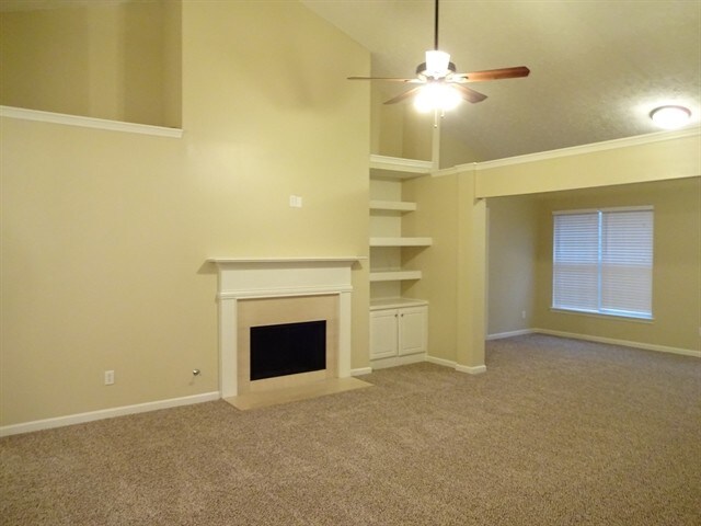 Building Photo - 256 Sandstone Dr