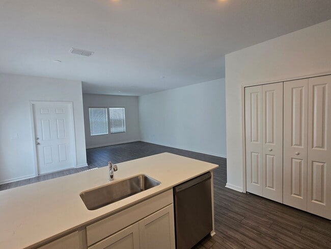 Building Photo - 3 bedroom 2.5 Bath in Tara Baywood