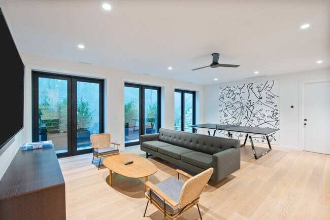 Building Photo - 60 Gansett Ln