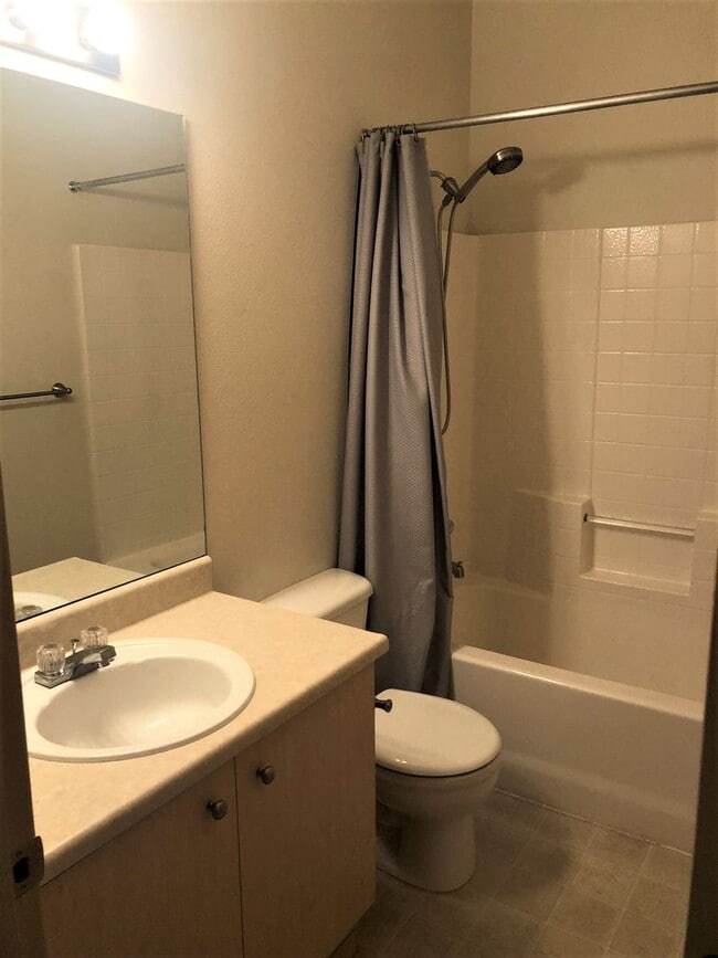 Building Photo - 2bd/2.5ba Duvall House