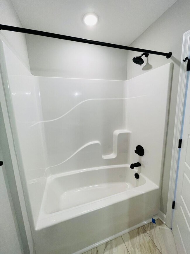 Building Photo - Brand New END UNIT Townhouse in Congers Creek