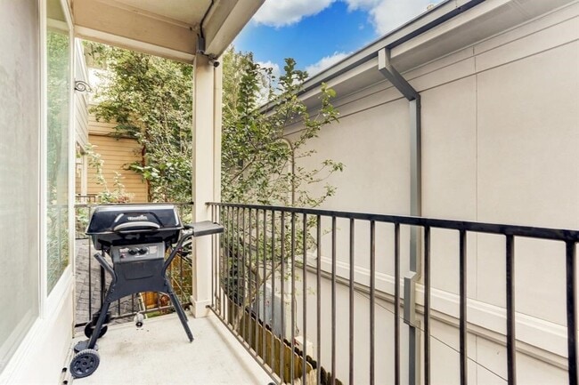 Building Photo - 248 Westcott St