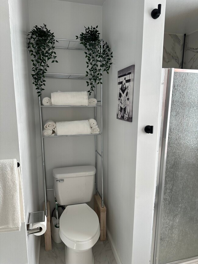 Building Photo - 3826 W 9th St