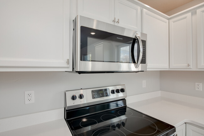 Building Photo - Brand New Townhome!