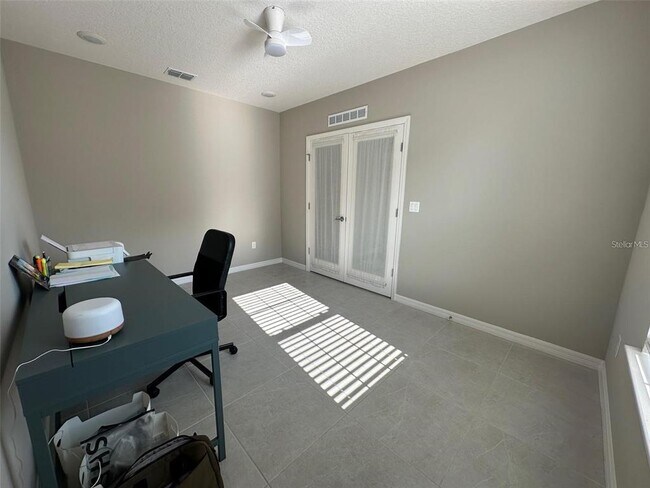 Building Photo - 6 Pine Bluff Ln