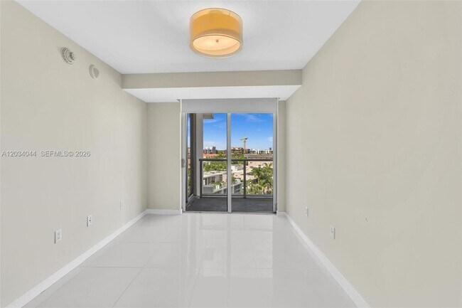 Building Photo - 9901 E Bay Harbor Dr