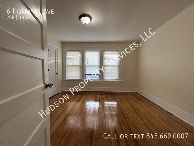 Building Photo - Beautiful and Newly Updated 2nd Floor Apar...