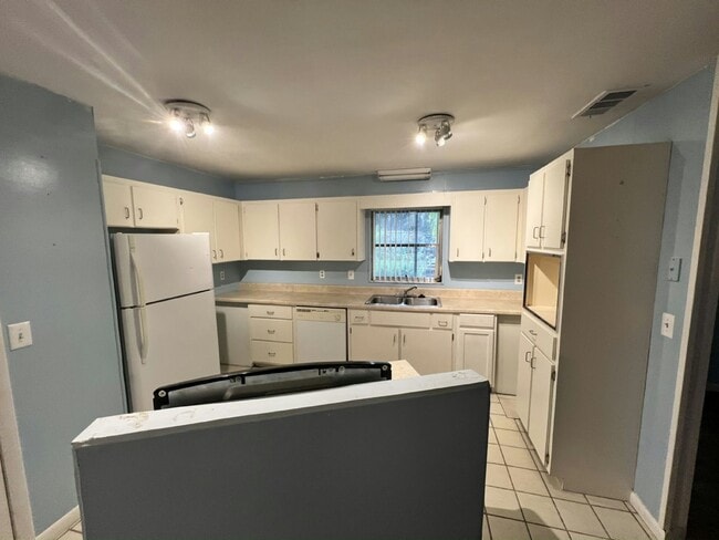 Building Photo - 7973 Elliott Rd