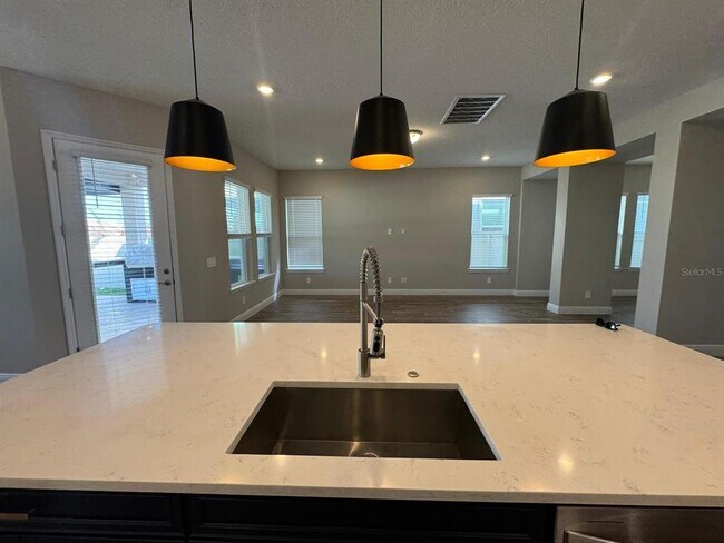 Building Photo - 16405 Silver Brk Wy