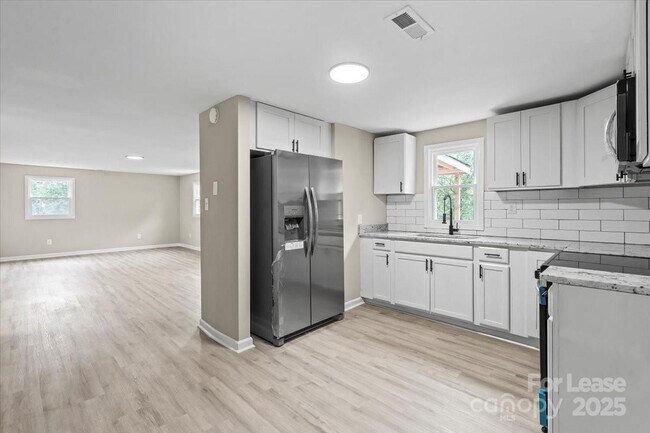 Building Photo - 2519 Marble St