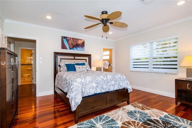 Building Photo - 1223 Seminole Dr