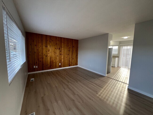 Building Photo - 928-932 N 6th Street