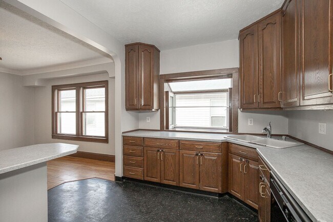 Building Photo - 14718 Bayes Ave