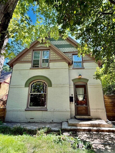 Building Photo - 1020 Detroit St
