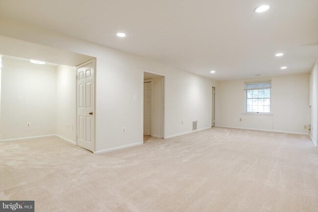 Building Photo - 1646 Montmorency Dr