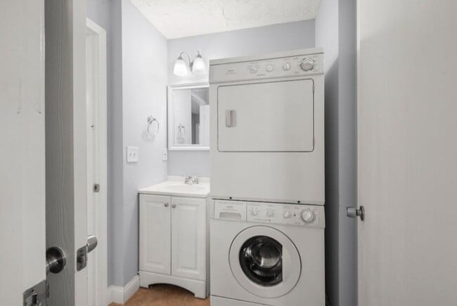 Building Photo - 3911 Castleman Ave