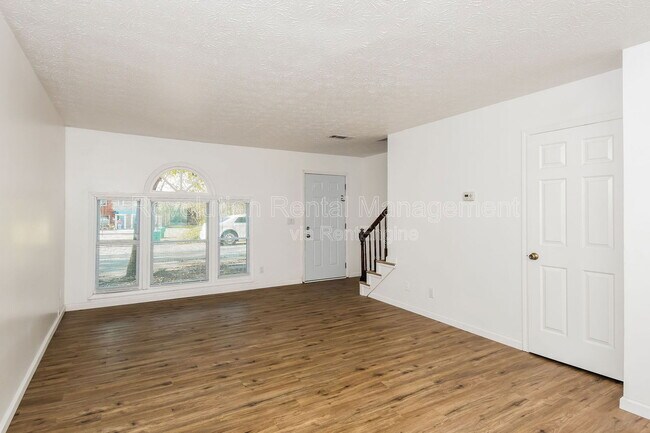 Building Photo - 1303 Sweet Pine Dr