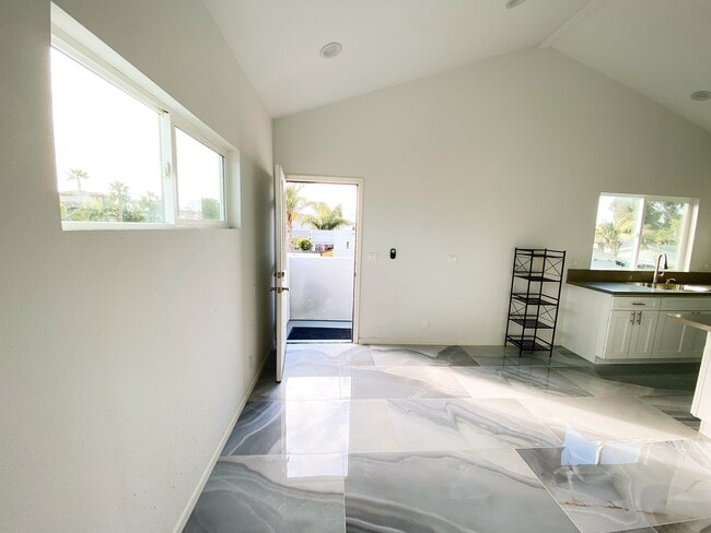 Building Photo - 8449 Lomond Dr